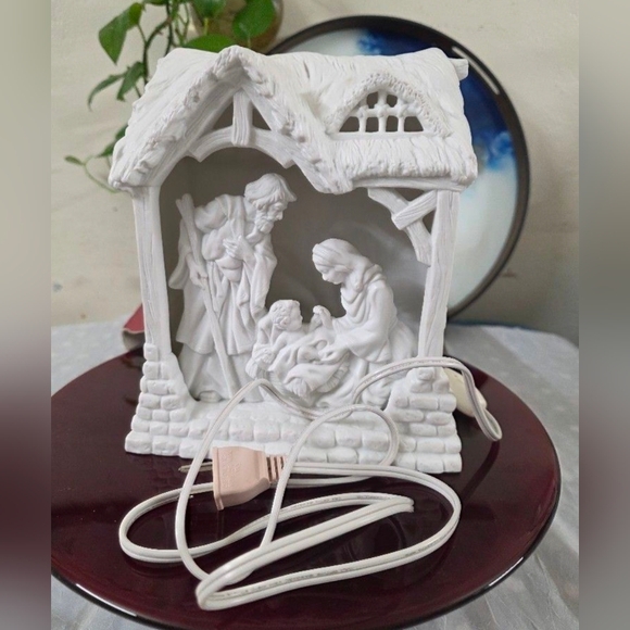 Department 56 Lighted Nativity Christmas Tabletop Lighted Display Inspirational - Picture 2 of 8